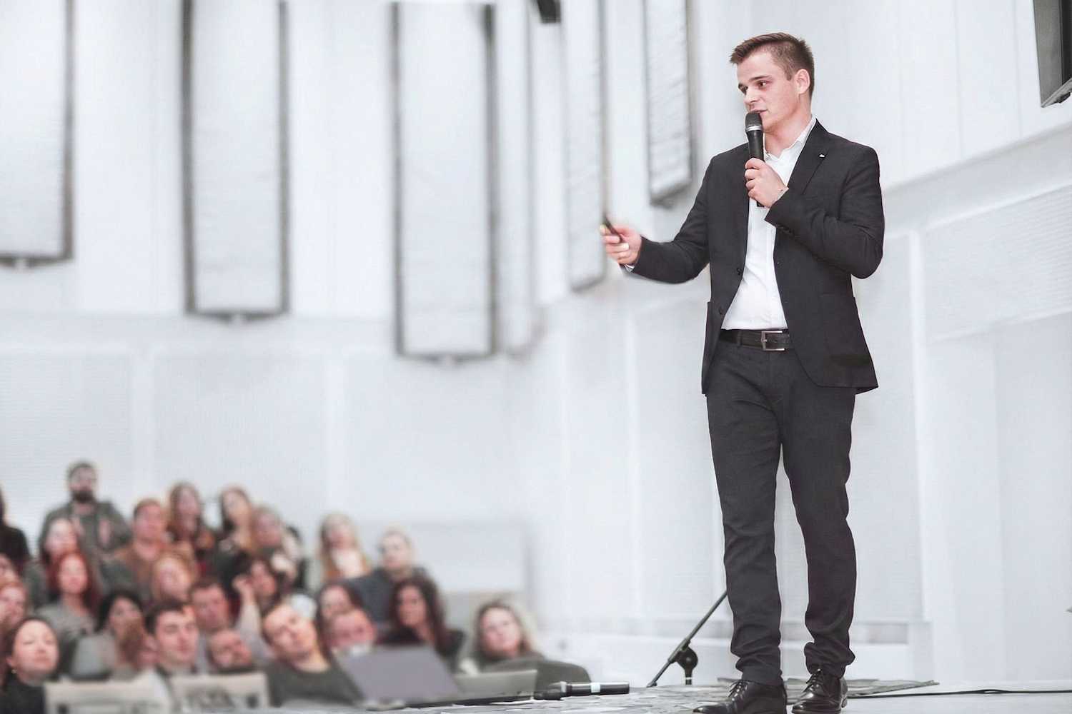 Almanca C2 konuşma becerileri – anadil düzeyinde hitabet ve retorik